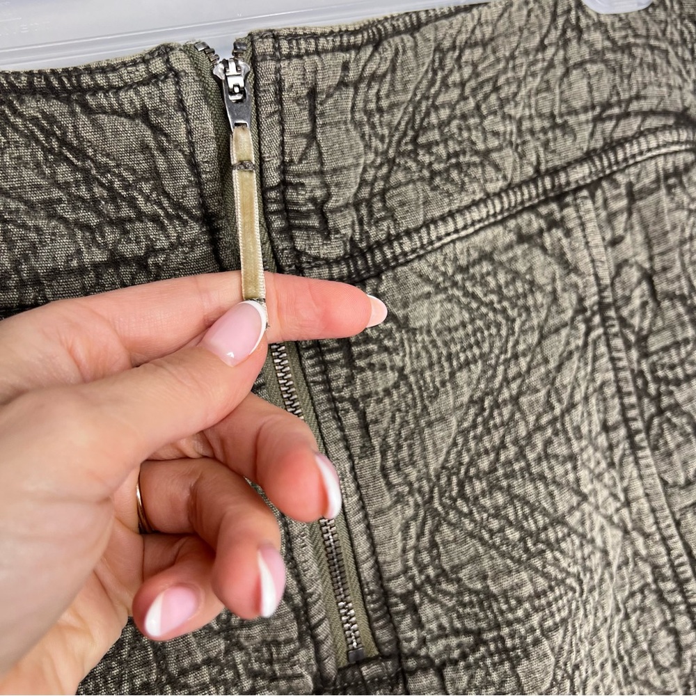 M21 NWT Anthropologie Pilcro Moss Embossed Mini Skirt - Picture 8 of 8
